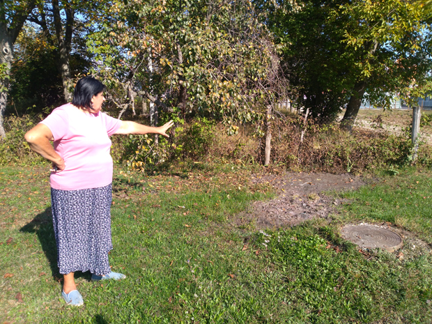 КАД ВАМ КОМШИЈА ЗАГОРЧА ЖИВОТ: Због једног човека пливају у фекалијама, нико му не може ништа